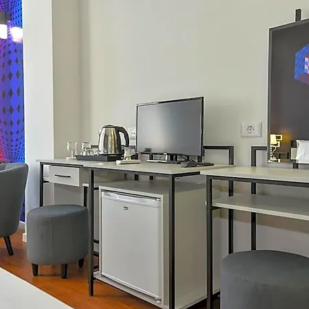 Osten Art 4* سكوبجي