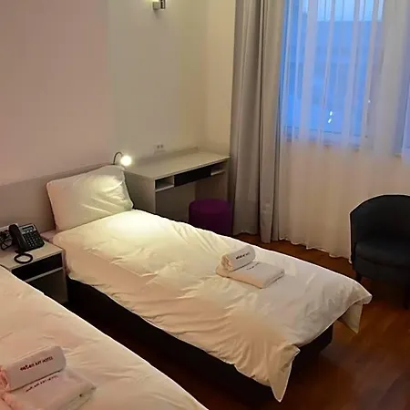 Osten Art 4* سكوبجي